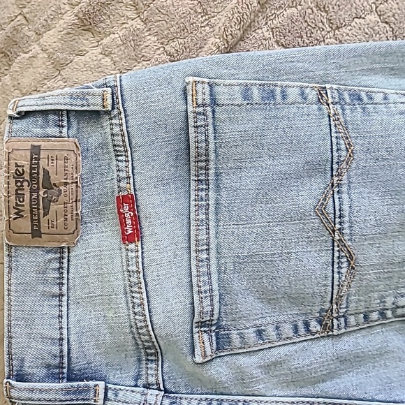 Wrangler Jeans - Picture 5 of 7